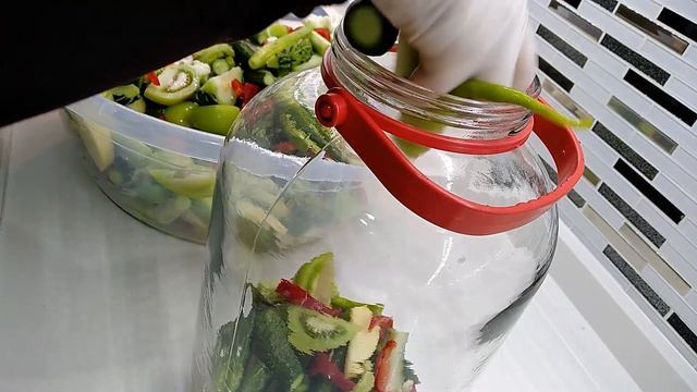 KARIŞIK TURŞU NASIL YAPILIR❓ SUYU İÇİLEBİLİR KARIŞIK TURŞU TARİFİ. SEBZE VE MEYVEDEN OLUŞAN TURŞU. смотреть онлайн