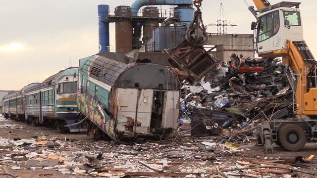 Слом моторного вагона дизель-поезда ДР1А-224 2 / Scrapping Of DR1A-224 DMU Motor Car 2