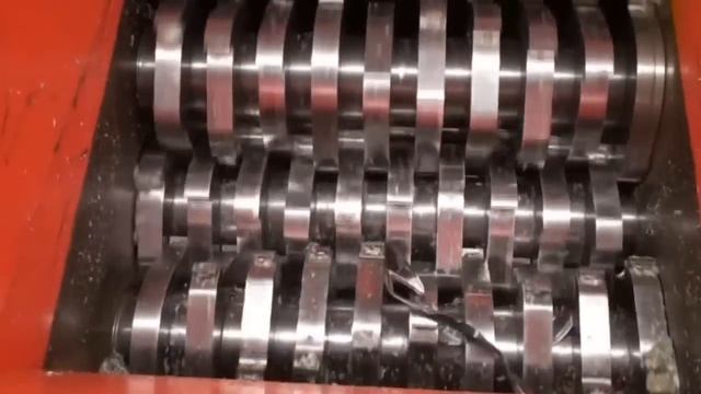 Шредер трехвальный измельчает крупные куски остатков металла. http://www.netmus.ruот производства смотреть онлайн