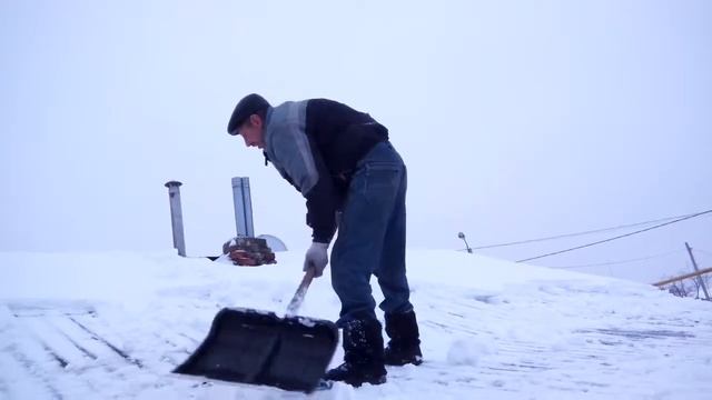 Помогаем весне, чистим снег. смотреть онлайн