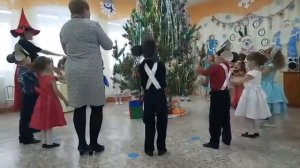 Новогодний хоровод «Наша елочка» в детском саду