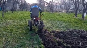 Вспашка участка мотоблоком с самодельным адаптером