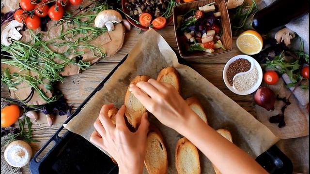 ПРОСТОЙ РЕЦЕПТ БРУСКЕТТЫ! 3 НАЧИНКИ: с красной рыбой, шампиньонами и баклажаном, помидорами и сыром смотреть онлайн