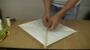 КАК СДЕЛАТЬ ПРОСТОГО ВОЗДУШНОГО ЗМЕЯ!