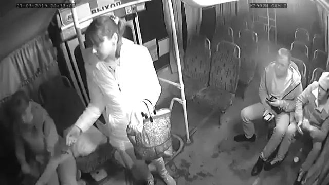 ДРАКА В АВТОБУСЕ!ШОК!18+