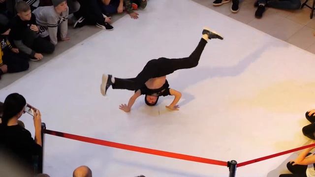 bboy Движ'ок vs Magnum vs Rus Rock - Elainz Battle 2018 смотреть онлайн