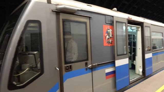 Парад поездов в московском метро 2023 смотреть онлайн