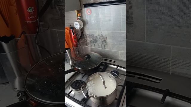 Уборка деревни, как много в этом слове!Как обойтись без робота-пылесоса в деревне, и выжить )) смотреть онлайн