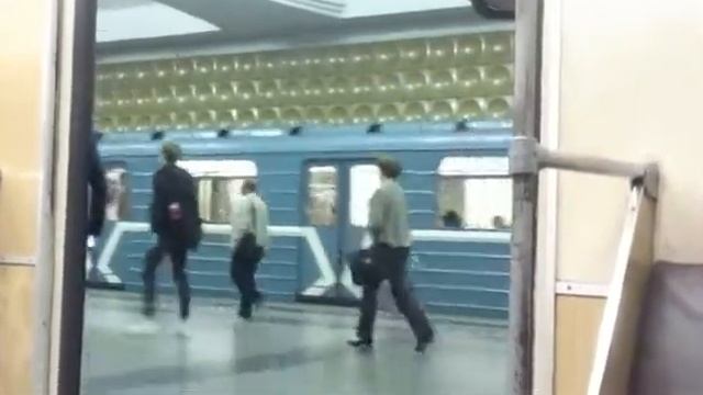 Поезд "Номерной" 81-717/714 (Станция Марьино Люблинско-Дмитровская линия) смотреть онлайн