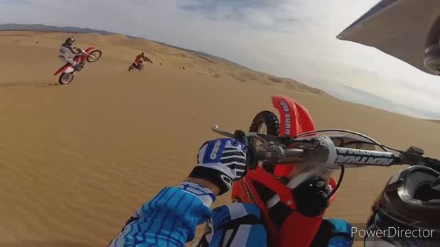 Заезд на мотобайках по пустыне смотреть онлайн