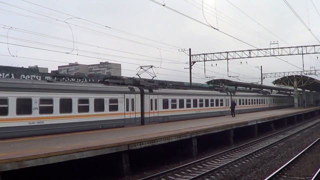 Электропоезд ЭД4М-0483 "ЦППК" по 4 главному пути, проследует пл. Выхино смотреть онлайн