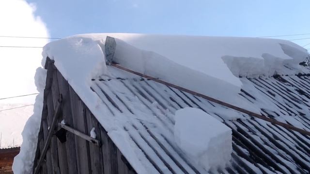 Уборка снега с крыши смотреть онлайн