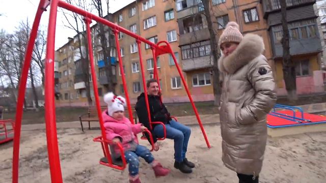 КАТОК, ПОЕХАЛИ В ПОЛЕ И ЗАСТРЯЛИ В ГРЯЗИ - ВЛОГ смотреть онлайн