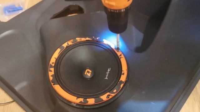 Замена штатных динамиков в LADA LARGUS на DL audio Barracuda 165 смотреть онлайн