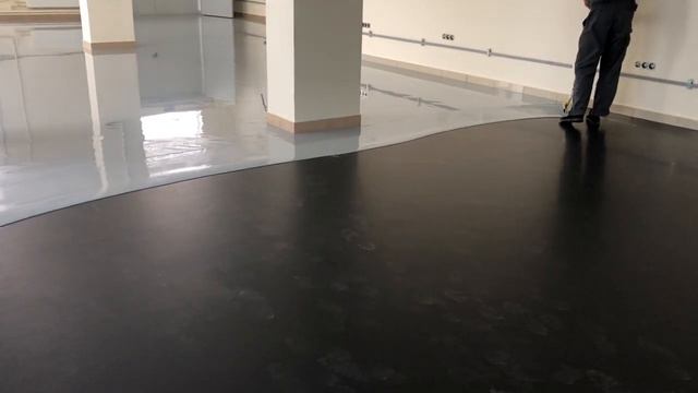 Процесс укладки промышленных антистатических полов смотреть онлайн