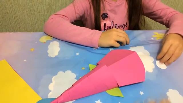 София делает 3D Рыбок из бумаги! Яркая Игрушка! смотреть онлайн