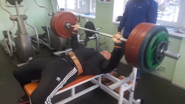 Жим лежа без экипировки смотреть онлайн
