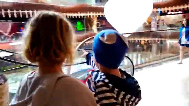 Идем в АКВАПАРК Санкт Петербурга а так же в Торговый центр с развлекательными местами1 смотреть онлайн