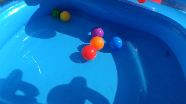 Домашний аквапарк. Бассейн на даче. Развлечения для детей смотреть онлайн