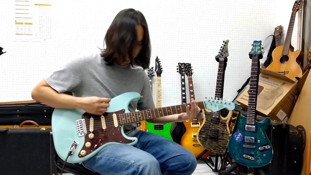 อ.โอ๋ รีวิวกีตาร์ไฟฟ้า XO HEG 310/CLB Electric Guitar смотреть онлайн