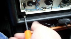Ремонт переключателя скорости печки. Как разобрать центральную панель Ауди 80.