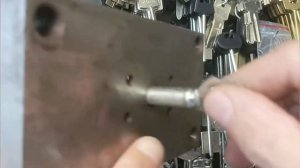 Сделал ключ по реечному замку.