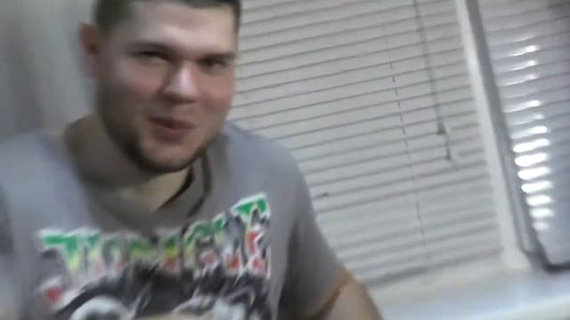 КАК ПРИГОТОВИТЬ ПИЦЦУ? Приготовил пиццу из Lay's, кальмаров, сухариков и доширака!!! смотреть онлайн