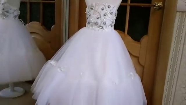 Белое платье с вышивкой по лифу смотреть онлайн