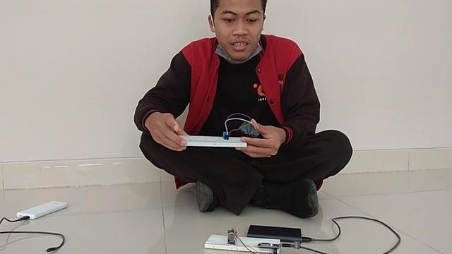 Komunikasi 2 Node Sensor dengan Base Station (Project Sistem Tertanam) смотреть онлайн