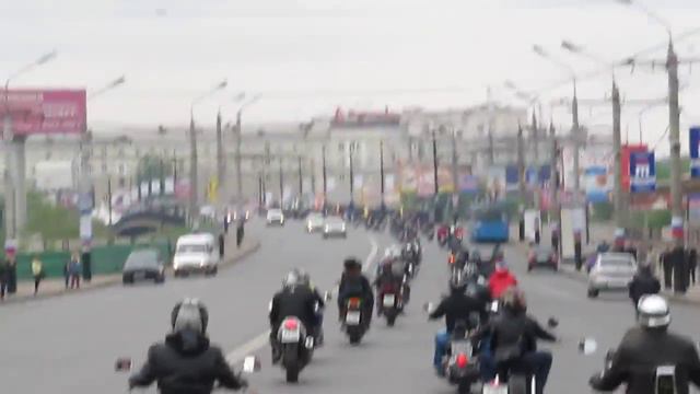 Колонна на туристе через Омку