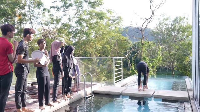 AMIR & RAHIM TERJUN KOLAM DENGAN GAYA !! SIAPA HEBAT BUAT LOMPATAN ! смотреть онлайн