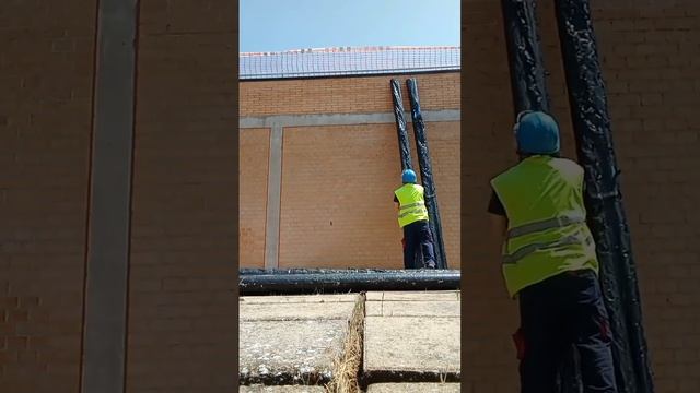 як підняти трубу 4 м на третій поверх. #construction #destruction #destroy смотреть онлайн