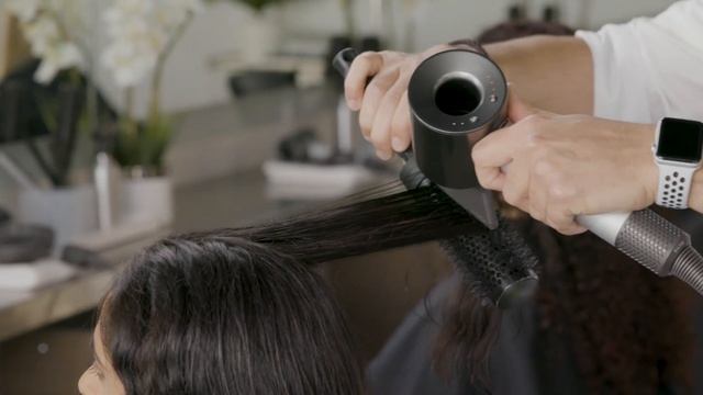 Dyson Supersonic™ Hair Dryer Professional Edition. Using The Attachments