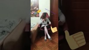 Школьницы или подростки ,как они ходят в школу . Подростки и школьницы.