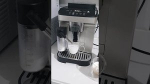 magnifica evo delonghi coffee machine latte maccihiato