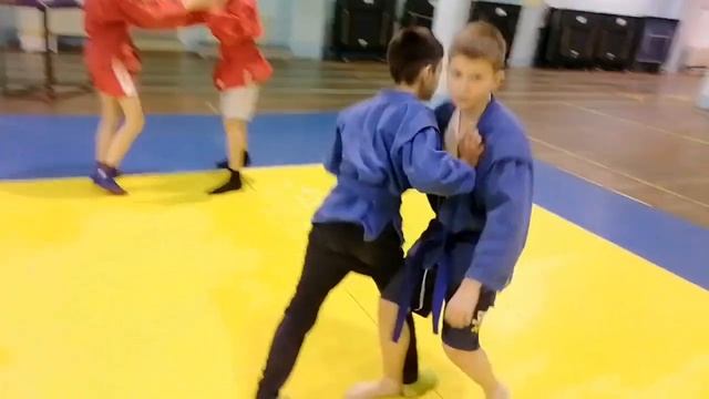 Детская тренировка по борьбе самбо, тренер Потапов Денис Сергеевич смотреть онлайн