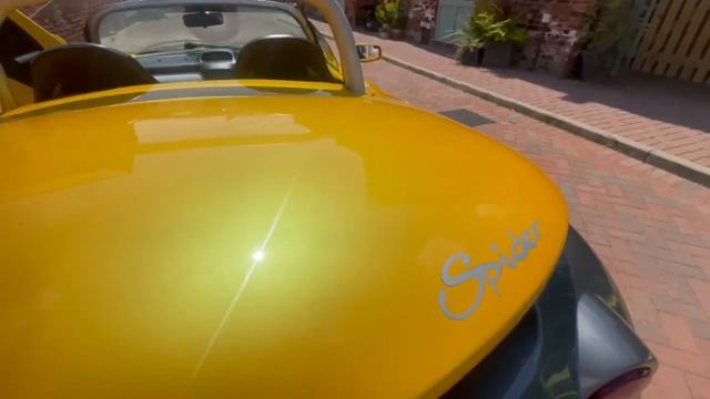 Renault Sport Spider смотреть онлайн