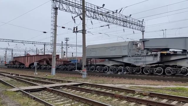 ЧМЭ3Т-6347 толкает вагоны-транспортёры