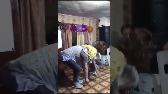 Конкурс "Немножко беременный" на юбилее у тёти. Провожу я. Семейное видео. 14.10.2023 смотреть онлайн