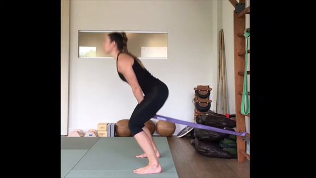 Banded Hip Pull Through смотреть онлайн