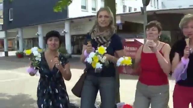 Танец с кружкой (Лисси Мусса в Дюссельдорфе) смотреть онлайн