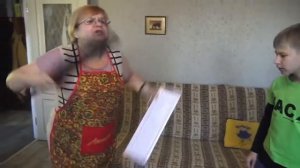 Бабушка грифера разбивает клавиатуру с мышкой!