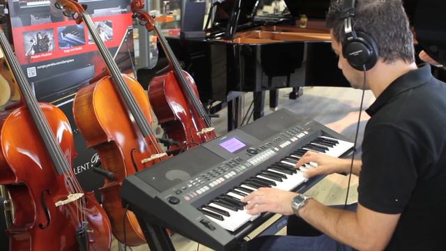 Clive Trying Out The Feautures Of The YAMAHA PSR-S650