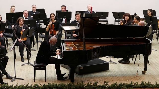 Игорь Стравинский. Танго для фортепиано. На сцене Карельской филармонии - Павел Нерсесьян смотреть онлайн