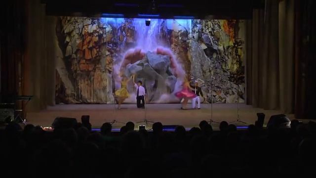 1.Танец. 2.Песню исполняет Соц Снежана. 18.12.2015г. Автор видео: С.Е. Лахов. смотреть онлайн