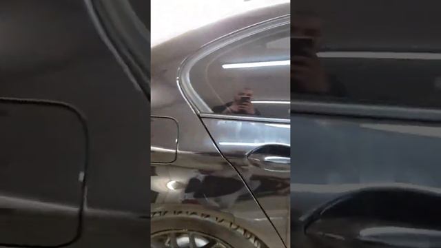 Оклеили оконные молдинги в черный мат пленкой Oracal 970 - BMW 5 серии смотреть онлайн