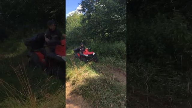 Квадроцикл на скорости по грязи смотреть онлайн