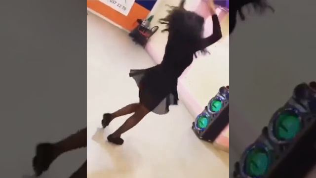 Instagram Инстаграм девушка танцует под музыку смотреть онлайн