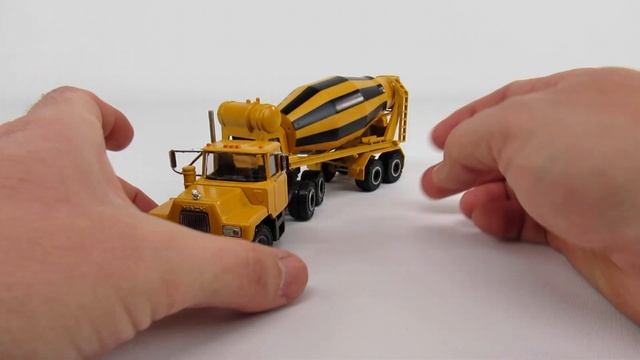 Mack DM600 & Liebherr Mixer Trailer смотреть онлайн