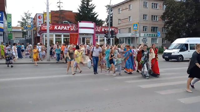Пели про Кришну и Раму, порвали два баяна! смотреть онлайн